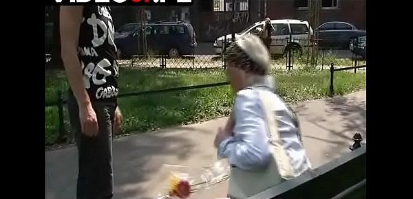  Polskie porno - Blond MILF poderwana na bukiet kwiatków